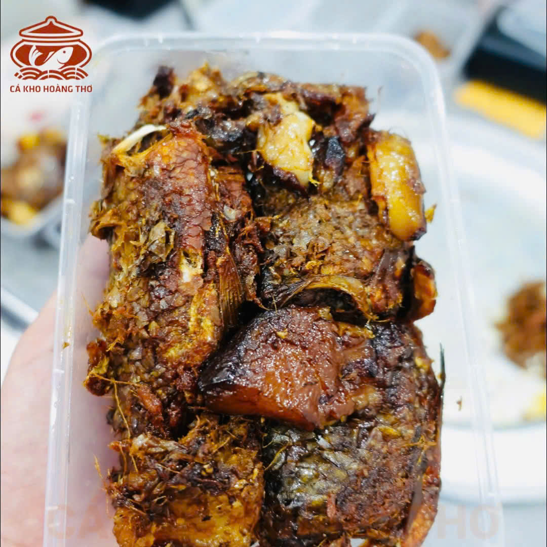 Hộp cá diếc kho 1kg Hoàng Thơ